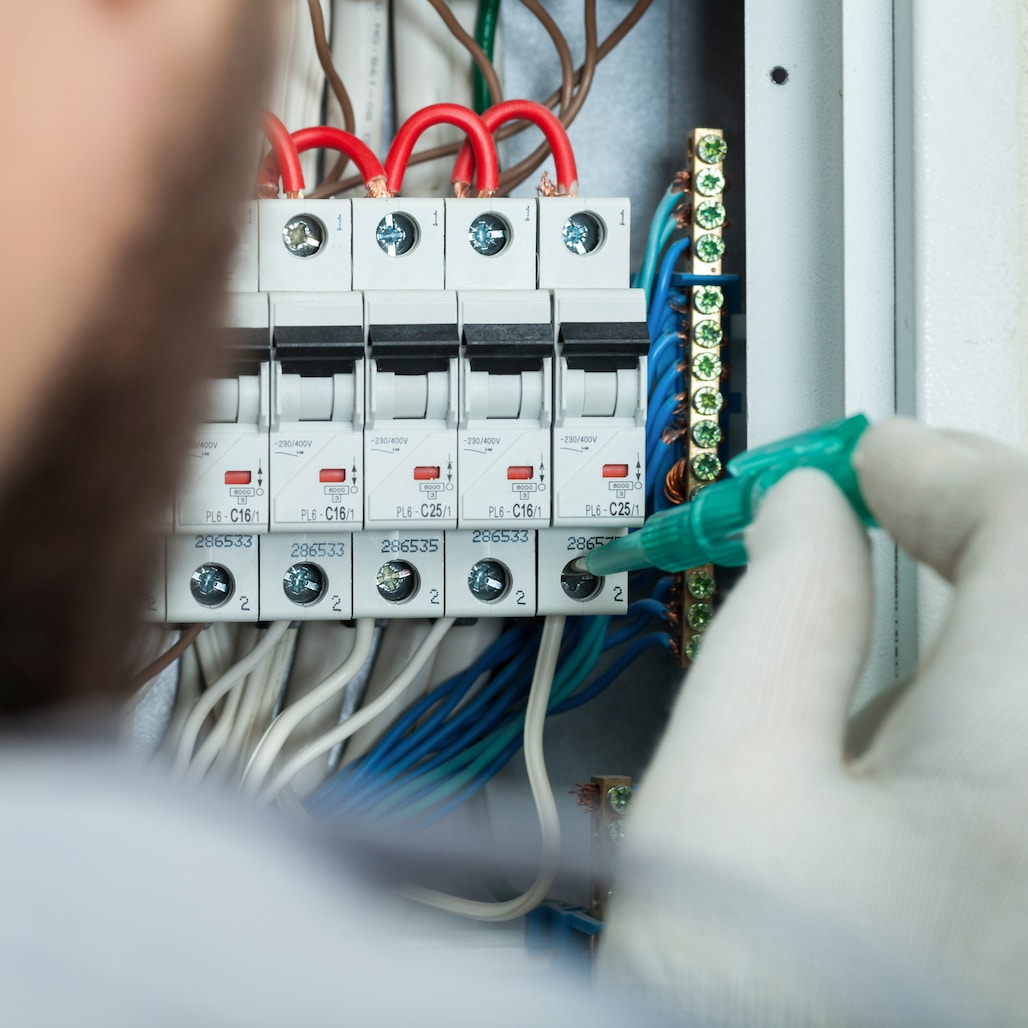 Phoenix Handyman Services, Electrical Contractors in Phoenix, Tempe, Mesa, AZ, www.yourphoenixhandyman.com